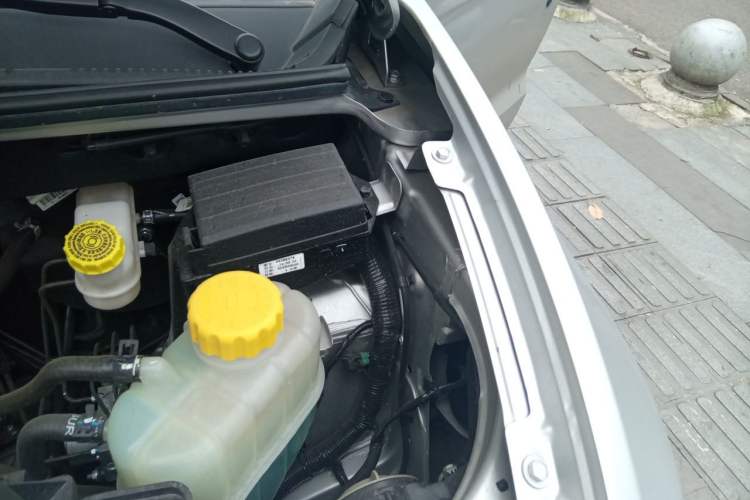 Used Wuling Hongguang V 2022 1.5L Jingqu Edition Electric-Assist LAR Engine Bay Left