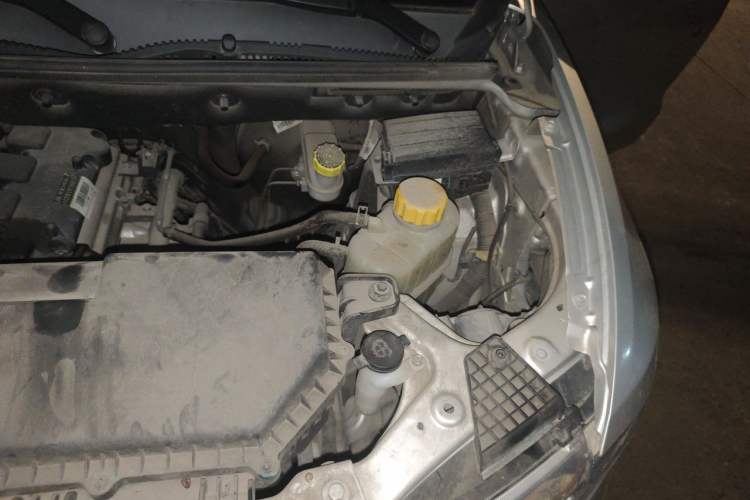 Used Wuling Hongguang V 2022 1.5L Jingqu Edition Electric-Assist LAR Engine Bay Left
