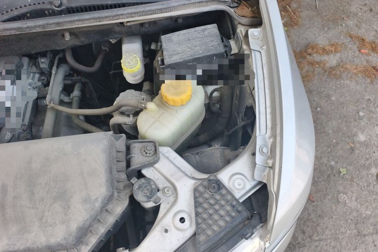 Used Wuling Hongguang V 2022 1.5L Jingqu Edition Enclosed-Window Vehicle with Electric Power Steering LAR Engine Bay Left
