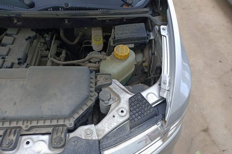 Used Wuling Hongguang V 2022 1.5L Jingqu Edition Electric-Assist LAR Engine Bay Left