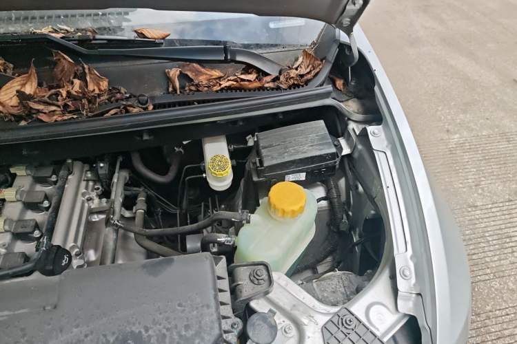 Used Wuling Hongguang V 2022 1.5L Jingqu Edition Electric-Assist LAR Engine Bay Left