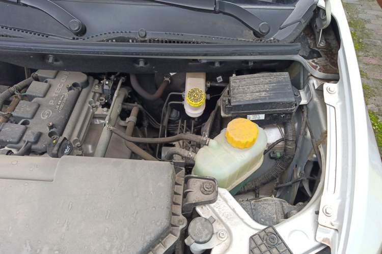 Used Wuling Hongguang V 2022 1.5L Jingqu Edition Electric-Assist LAR Engine Bay Left