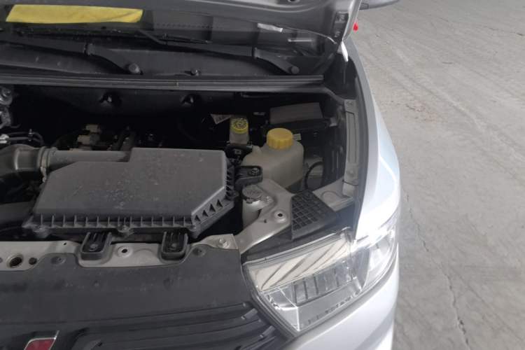 Used Wuling Hongguang V 2022 1.5L Jingqu Edition Electric-Assist LAR Engine Bay Left