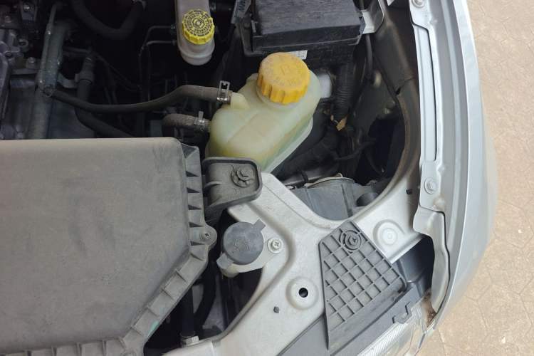Used Wuling Hongguang V 2022 1.5L Jingqu Edition Electric-Assist LAR Engine Bay Left