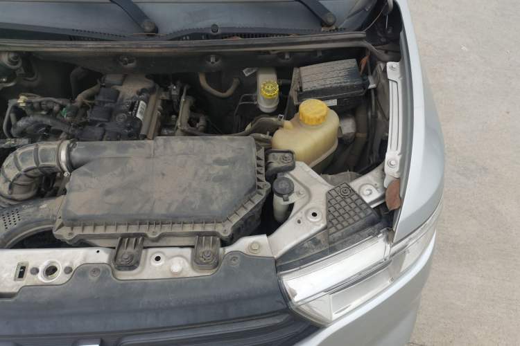 Used Wuling Hongguang V 2022 1.5L Jingqu Version Hydraulic Power Steering LAR Engine Bay Left