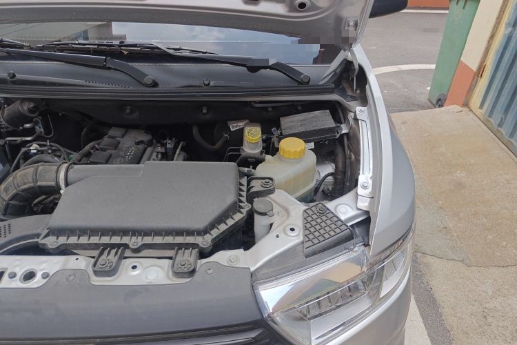 Used Wuling Hongguang V 2022 1.5L Jingqu Edition Electric-Assist LAR Engine Bay Left