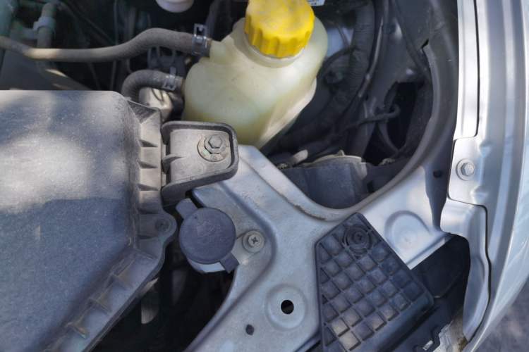 Used Wuling Hongguang V 2022 1.5L Jingqu Edition Electric-Assist LAR Engine Bay Left