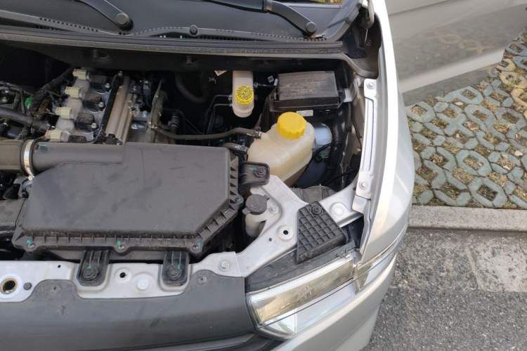 Used Wuling Hongguang V 2022 1.5L Jingqu Edition Electric-Assist LAR Engine Bay Left