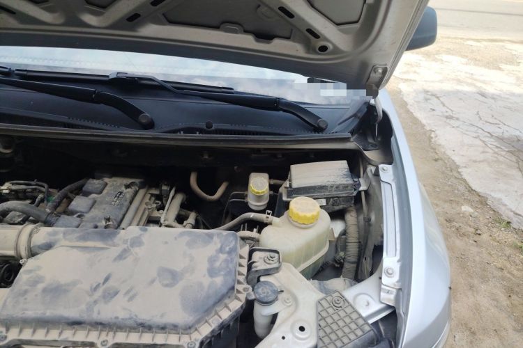 Used Wuling Hongguang V 2022 1.5L Jingqu Edition Enclosed-Window Vehicle with Electric Power Steering LAR Engine Bay Left