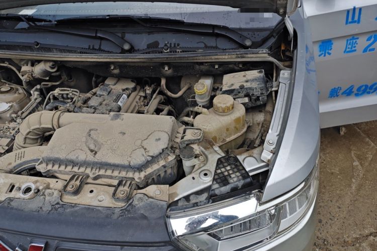 Used Wuling Hongguang V 2022 1.5L Jingqu Edition Enclosed-Window Vehicle with Electric Power Steering LAR Engine Bay Left