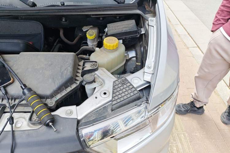 Used Wuling Hongguang V 2022 1.5L Jingqu Edition Electric-Assist LAR Engine Bay Left