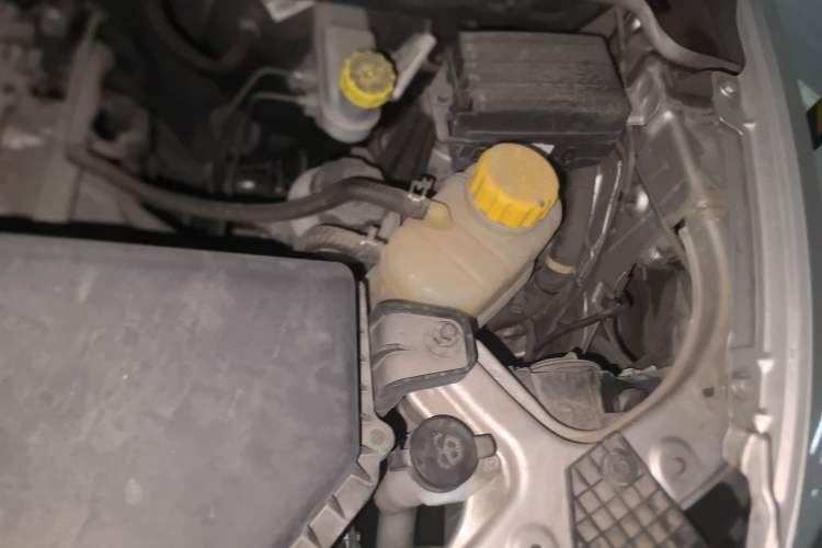 Used Wuling Hongguang V 2022 1.5L Jingqu Version Hydraulic Power Steering LAR Engine Bay Left