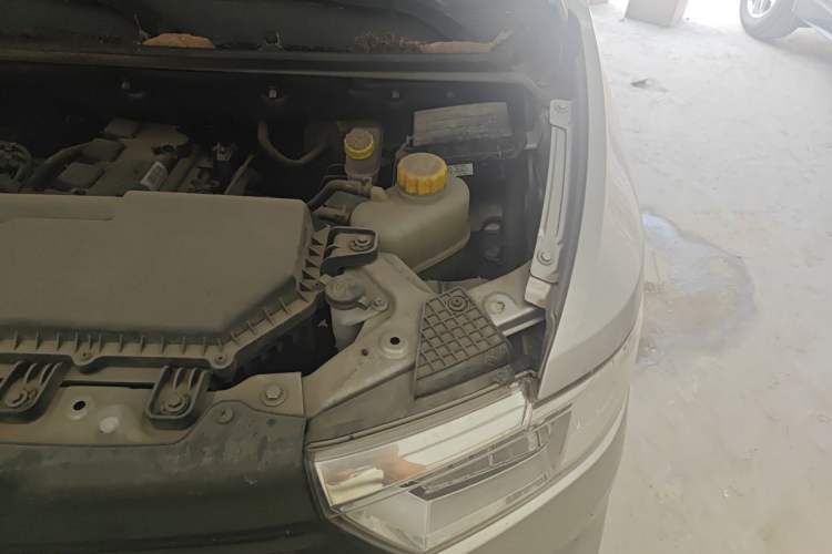 Used Wuling Hongguang V 2022 1.5L Jingqu Version Hydraulic Power Steering LAR Engine Bay Left