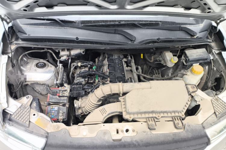Used Wuling Hongguang V 2022 1.5L Jingqu Edition Enclosed-Window Vehicle with Hydraulic Power Steering LAR Engine Bay