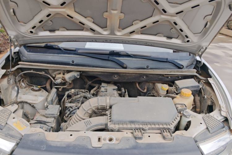 Used Wuling Hongguang V 2022 1.5L Jingqu Version Hydraulic Power Steering LAR Engine Bay