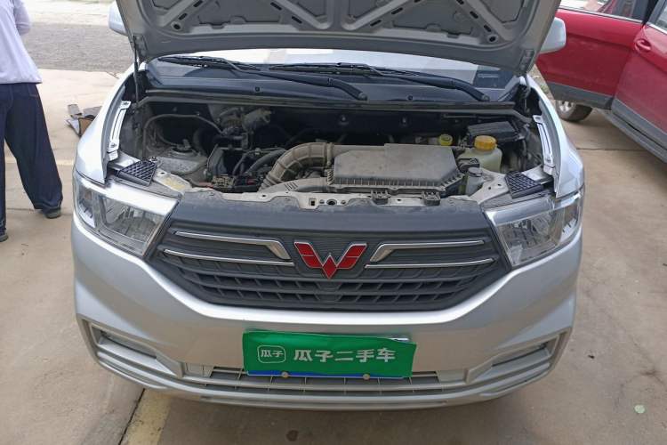 Used Wuling Hongguang V 2022 1.5L Jingqu Edition Electric-Assist LAR Engine Bay