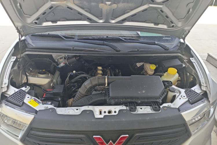 Used Wuling Hongguang V 2022 1.5L Jingqu Edition Enclosed-Window Vehicle with Electric Power Steering LAR Engine Bay