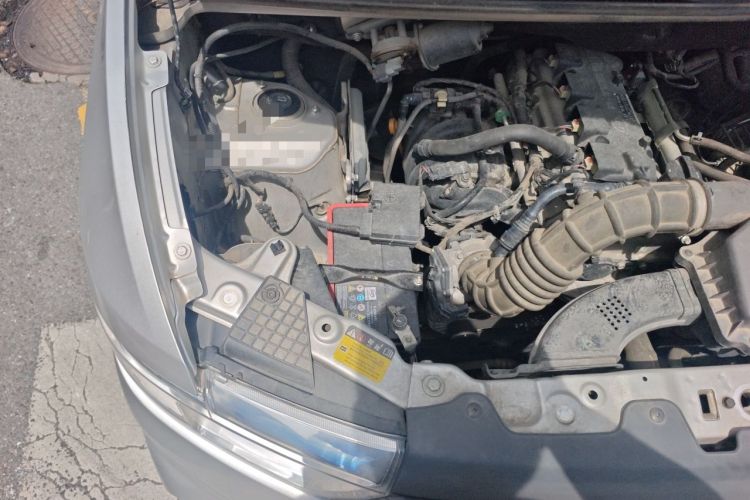 Used Wuling Hongguang V 2022 1.5L Jingqu Edition Enclosed-Window Vehicle with Hydraulic Power Steering LAR Engine Bay Right