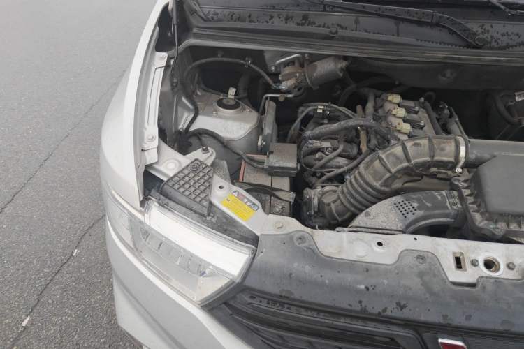 Used Wuling Hongguang V 2022 1.5L Jingqu Edition Electric-Assist LAR Engine Bay Right
