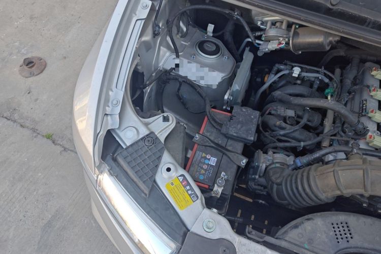 Used Wuling Hongguang V 2022 1.5L Jingqu Edition Electric-Assist LAR Engine Bay Right