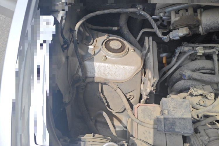 Used Wuling Hongguang V 2022 1.5L Jingqu Version Hydraulic Power Steering LAR Engine Bay Right