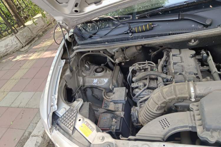 Used Wuling Hongguang V 2022 1.5L Jingqu Edition Electric-Assist LAR Engine Bay Right