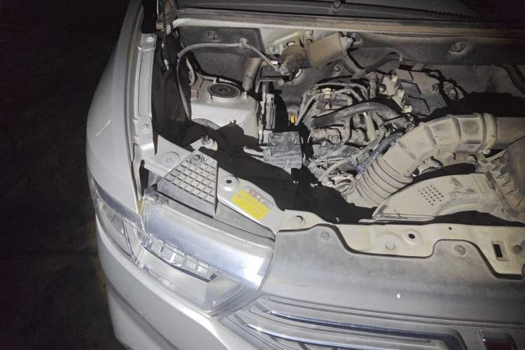 Used Wuling Hongguang V 2022 1.5L Enjoy Edition Electric-Powered LAR Engine Bay Right