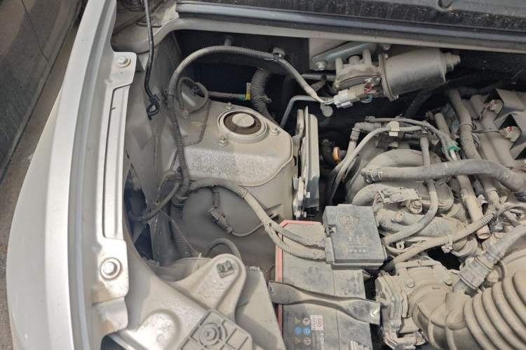 Used Wuling Hongguang V 2022 1.5L Jingqu Edition Electric-Assist LAR Engine Bay Right