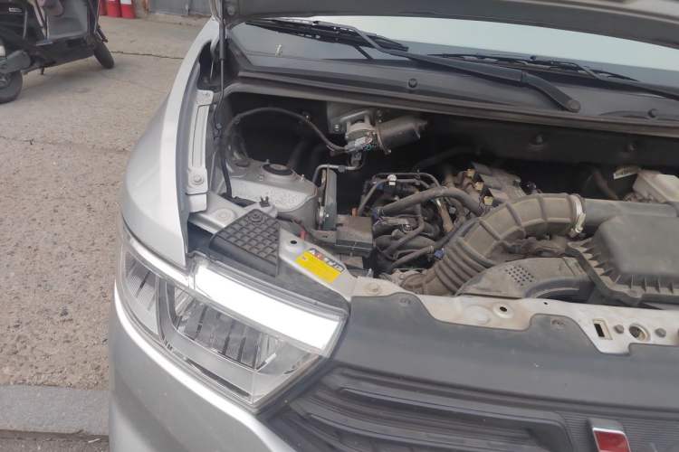 Used Wuling Hongguang V  Engine Bay Right