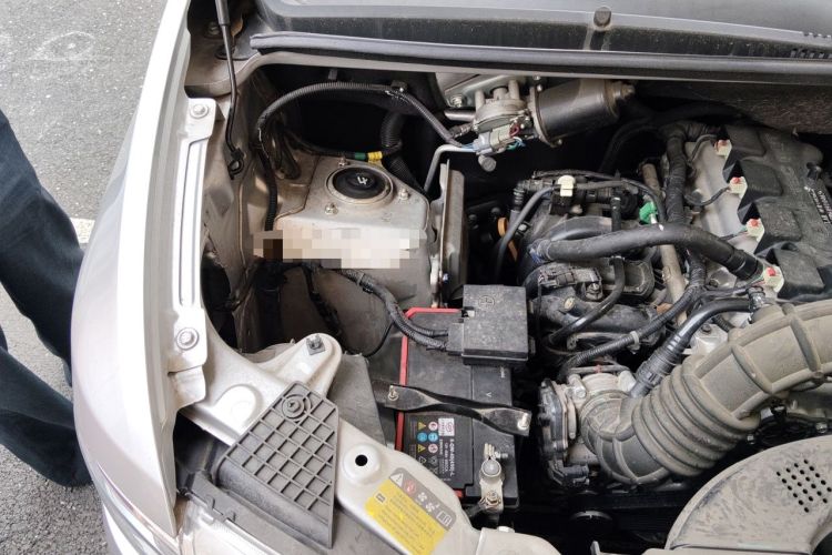 Used Wuling Hongguang V 2022 1.5L Jingqu Version Hydraulic Power Steering LAR Engine Bay Right