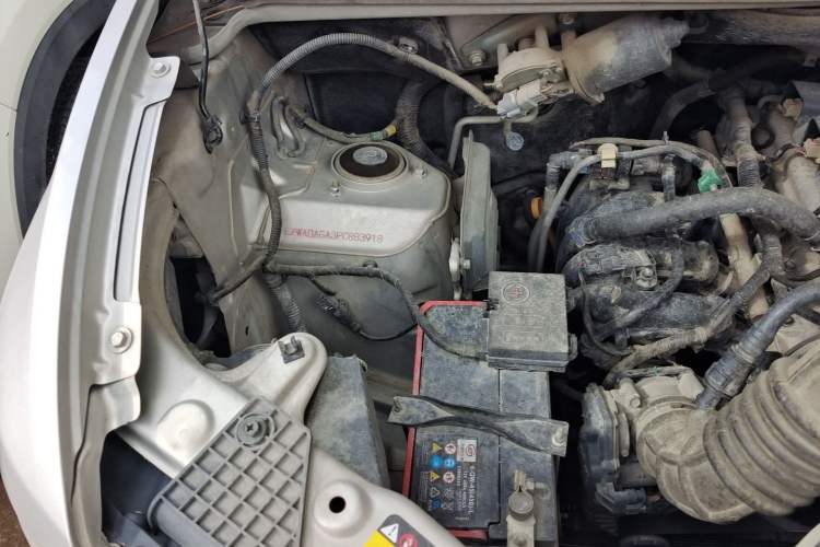 Used Wuling Hongguang V 2022 1.5L Enjoy Edition Hydraulic Power Steering LAR Engine Bay Right