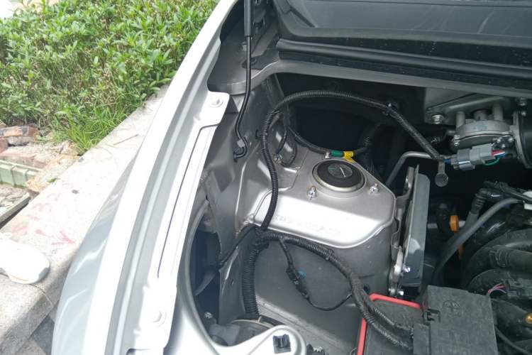 Used Wuling Hongguang V 2022 1.5L Jingqu Edition Electric-Assist LAR Engine Bay Right