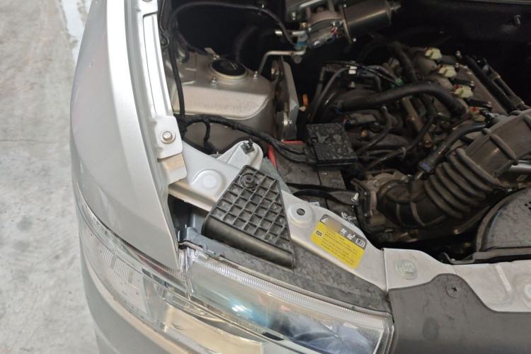Used Wuling Hongguang V 2022 1.5L Jingqu Edition Electric-Assist LAR Engine Bay Right