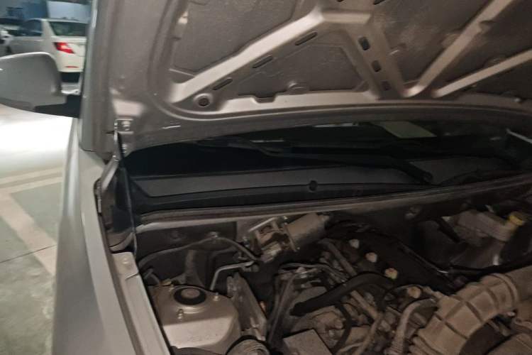 Used Wuling Hongguang V 2022 1.5L Enjoy Edition Electric-Powered LAR Engine Bay Right