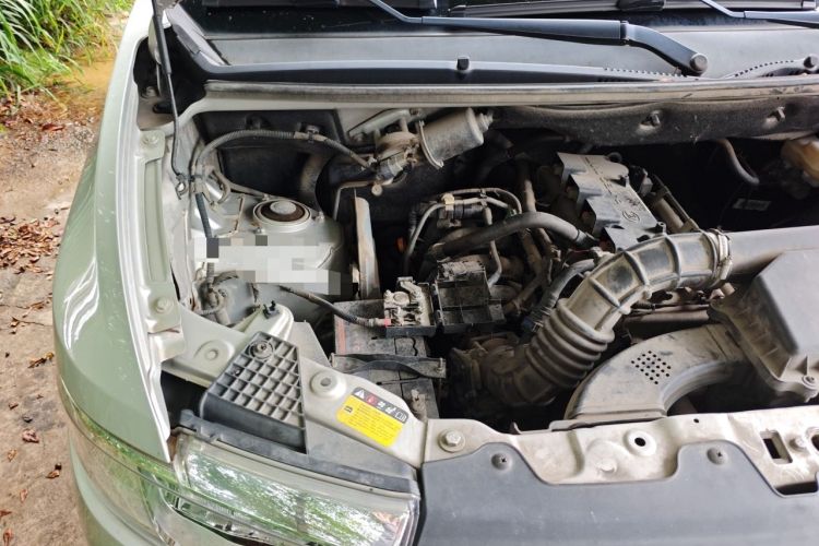 Used Wuling Hongguang V 2022 1.5L Jingqu Version Hydraulic Power Steering LAR Engine Bay Right