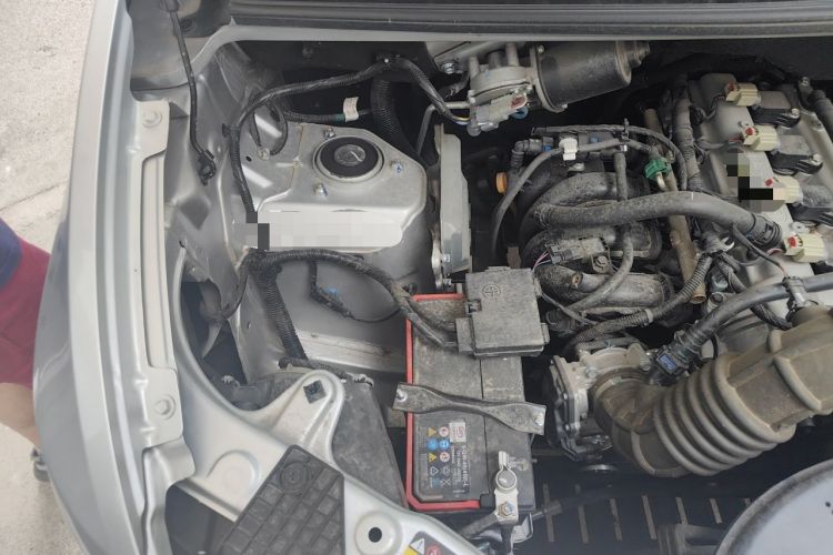 Used Wuling Hongguang V 2022 1.5L Jingqu Edition Electric-Assist LAR Engine Bay Right