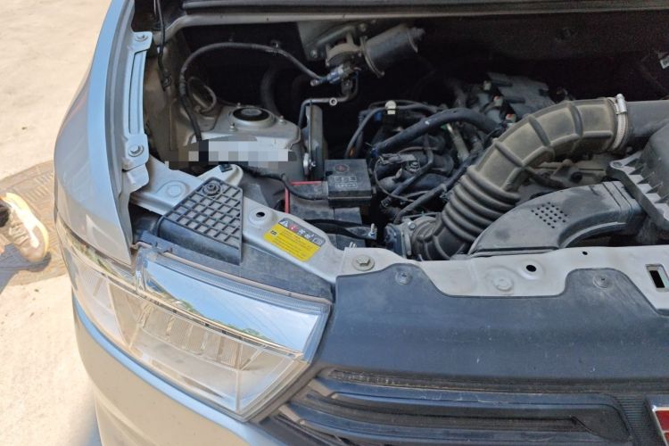 Used Wuling Hongguang V 2022 1.5L Jingqu Edition Electric-Assist LAR Engine Bay Right