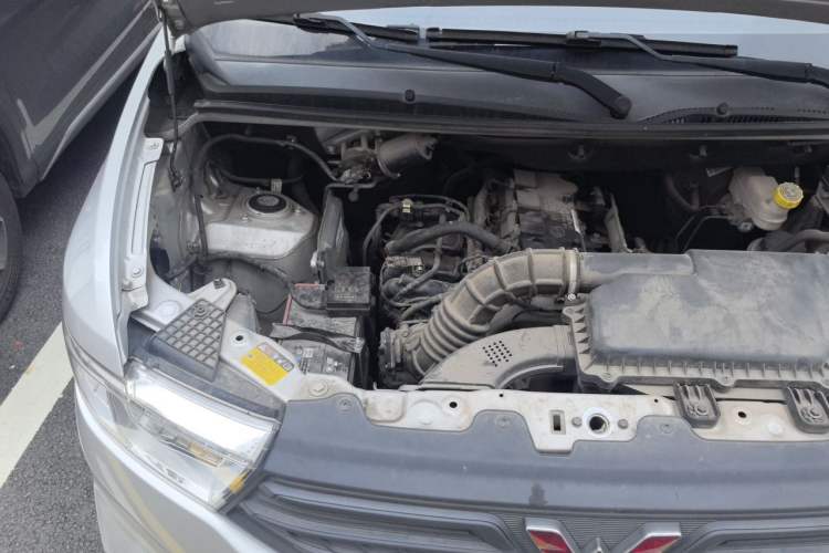 Used Wuling Hongguang V 2022 1.5L Jingqu Version Hydraulic Power Steering LAR Engine Bay Right