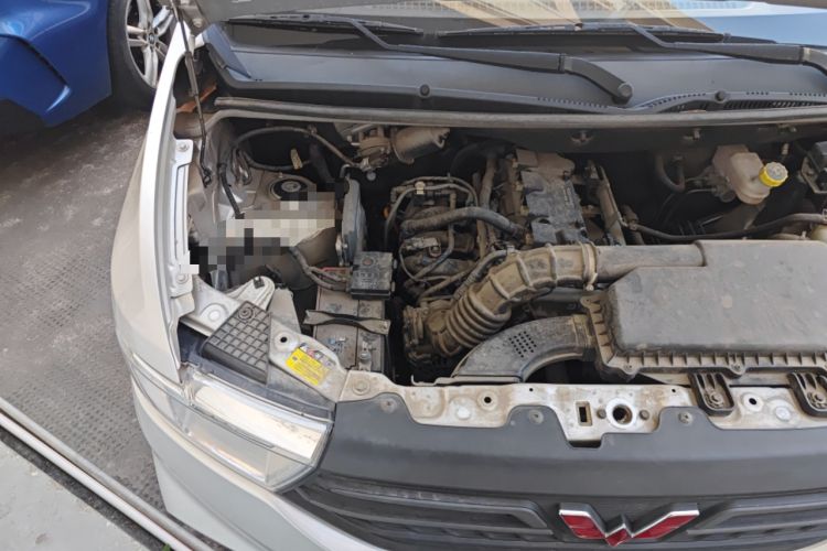 Used Wuling Hongguang V 2022 1.5L Jingqu Edition Electric-Assist LAR Engine Bay Right