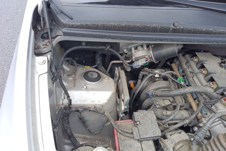 Used Wuling Hongguang V 2022 1.5L Jingqu Edition Electric-Assist LAR Engine Bay Right