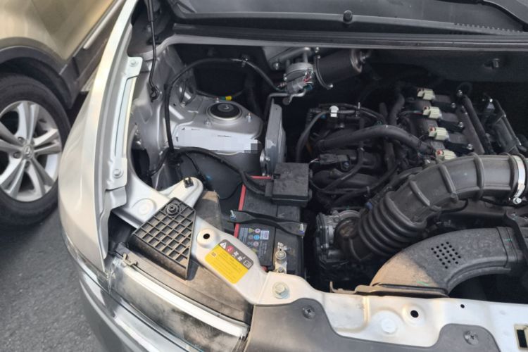 Used Wuling Hongguang V 2022 1.5L Jingqu Edition Electric-Assist LAR Engine Bay Right