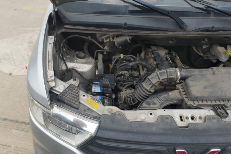 Used Wuling Hongguang V 2022 1.5L Jingqu Version Hydraulic Power Steering LAR Engine Bay Right