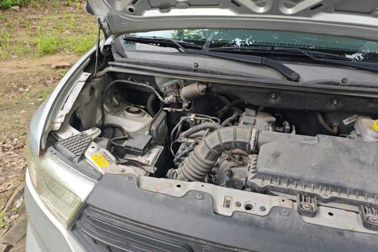 Used Wuling Hongguang V 2022 1.5L Jingqu Version Hydraulic Power Steering LAR Engine Bay Right