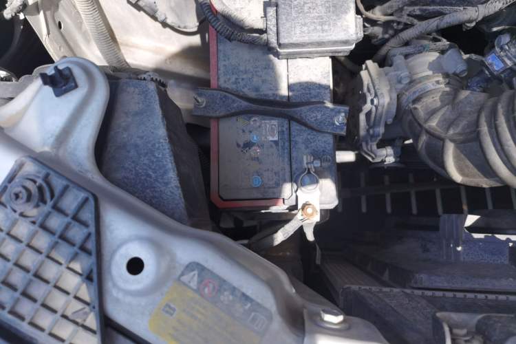 Used Wuling Hongguang V 2022 1.5L Jingqu Edition Electric-Assist LAR Engine Bay Right