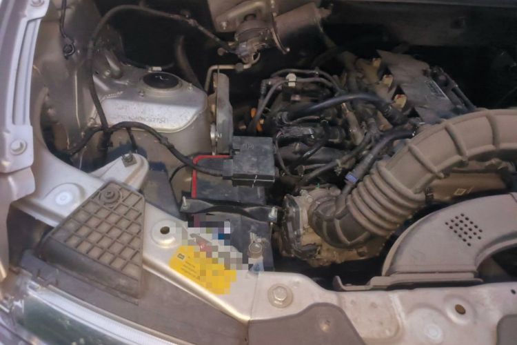 Used Wuling Hongguang V 2022 1.5L Jingqu Version Hydraulic Power Steering LAR Engine Bay Right