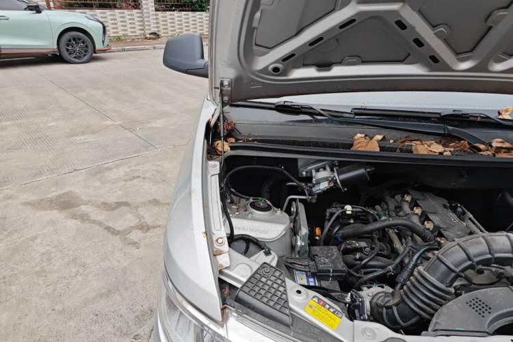Used Wuling Hongguang V 2022 1.5L Jingqu Edition Electric-Assist LAR Engine Bay Right