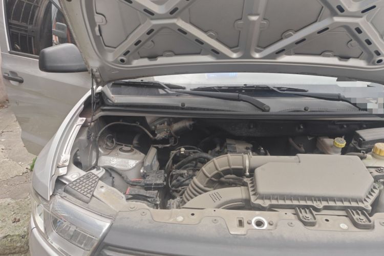 Used Wuling Hongguang V 2022 1.5L Jingqu Edition Electric-Assist LAR Engine Bay Right