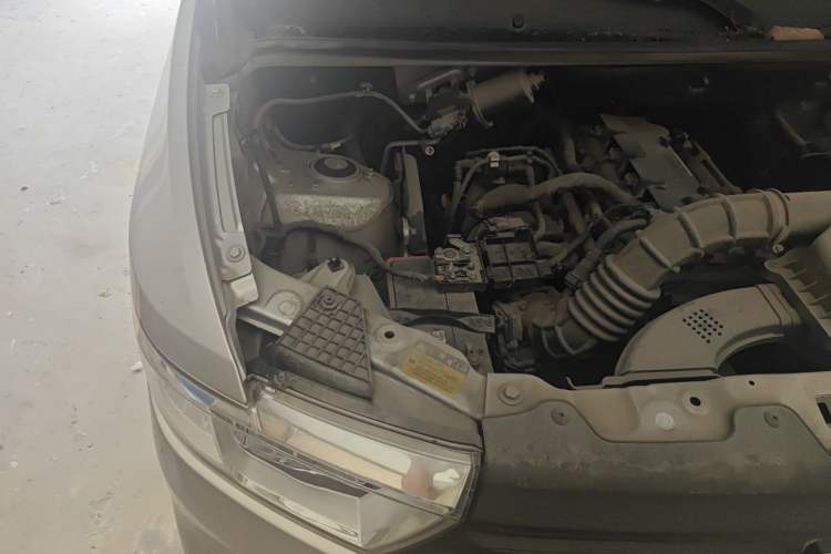 Used Wuling Hongguang V 2022 1.5L Jingqu Version Hydraulic Power Steering LAR Engine Bay Right
