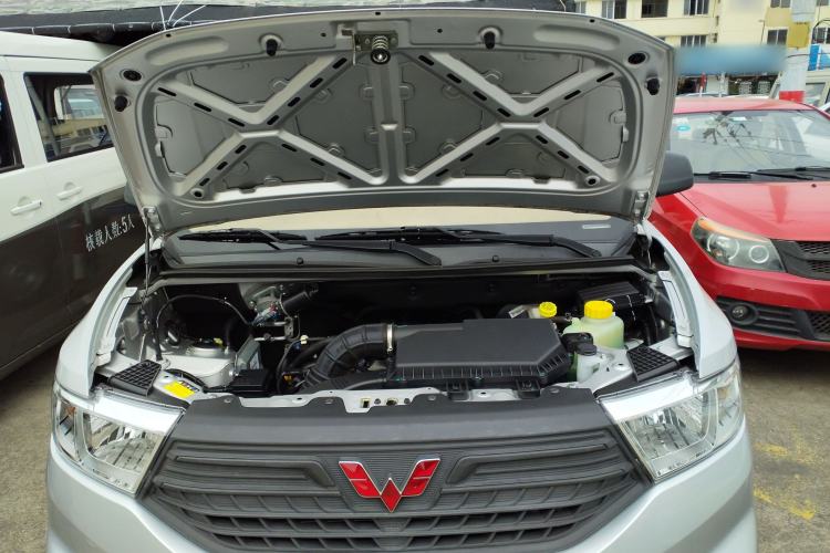Used Wuling Hongguang V 2022 1.5L Jingqu Edition Electric-Assist LAR Engine Bay
