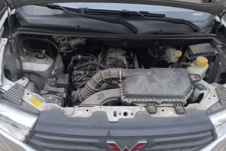 Used Wuling Hongguang V 2022 1.5L Jingqu Version Hydraulic Power Steering LAR Engine Bay